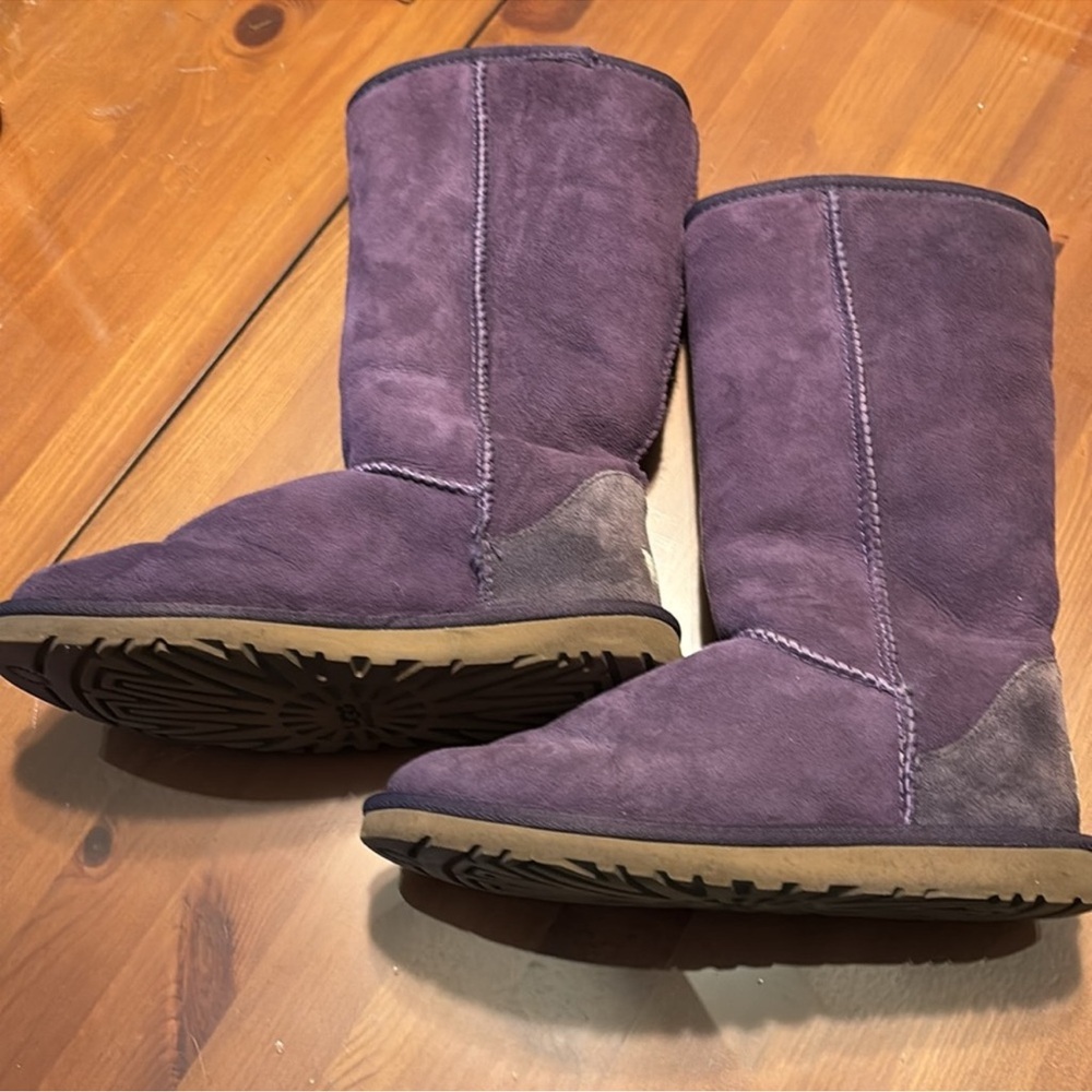 UGG classic boots size 6 dark purple suede